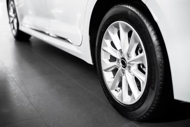 mobil bunyi cit cit saat jalan