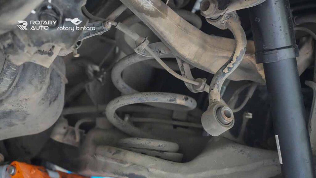 cara memperbaiki shock mobil bocor