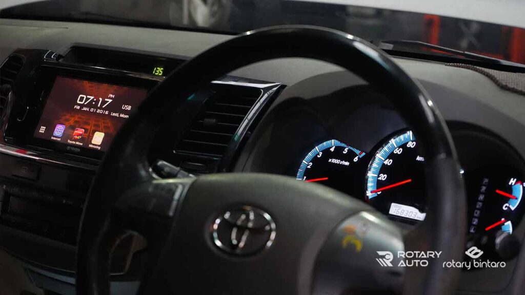 setir mobil tidak lurus