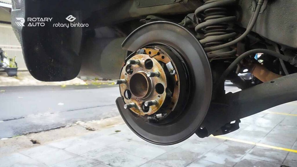 kaki kaki mobil berdecit
