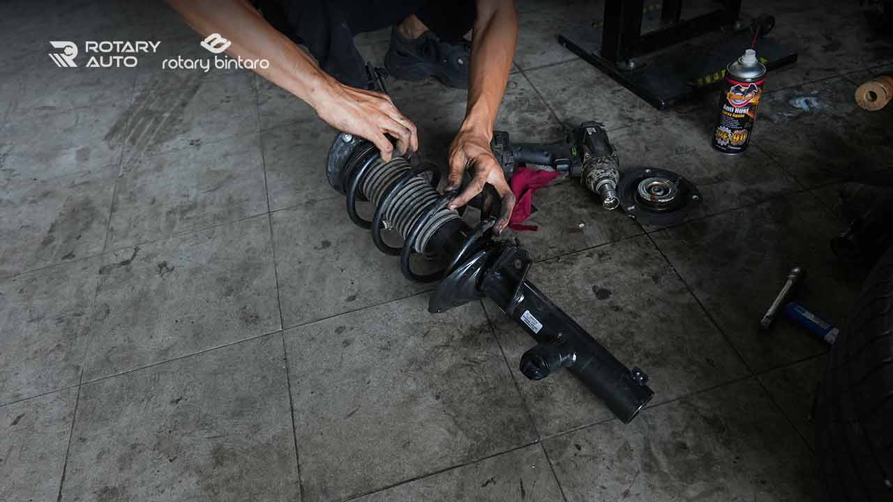 Penyebab Ban Belakang Mobil Habis Sebelah (2) Penyebab Ban Belakang Mobil Habis Sebelah (2)