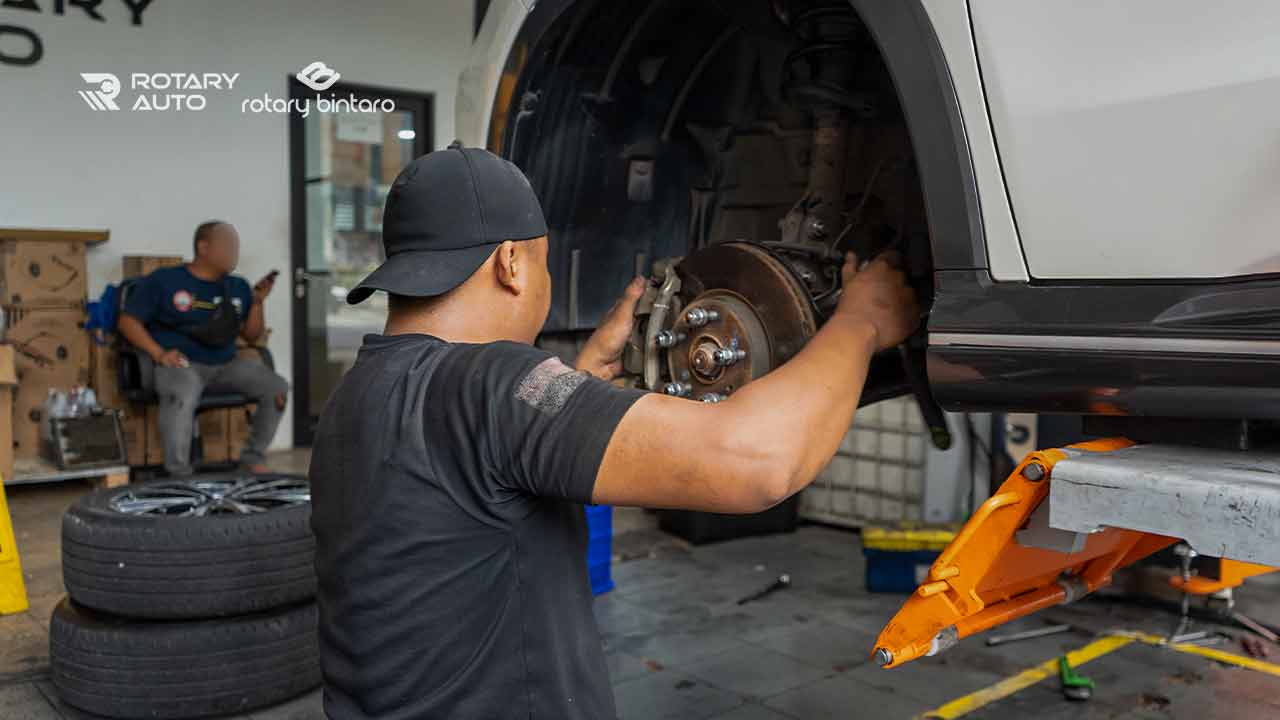 Mengganti Kampas Rem Mobil