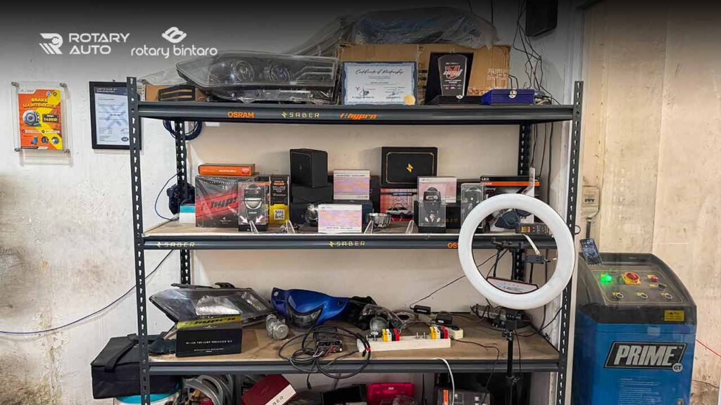 Variasi Lampu Mobil Terdekat