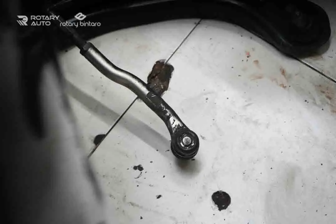 Perbaikan Tie Rod Mobil (3) Perbaikan Tie Rod Mobil (3)