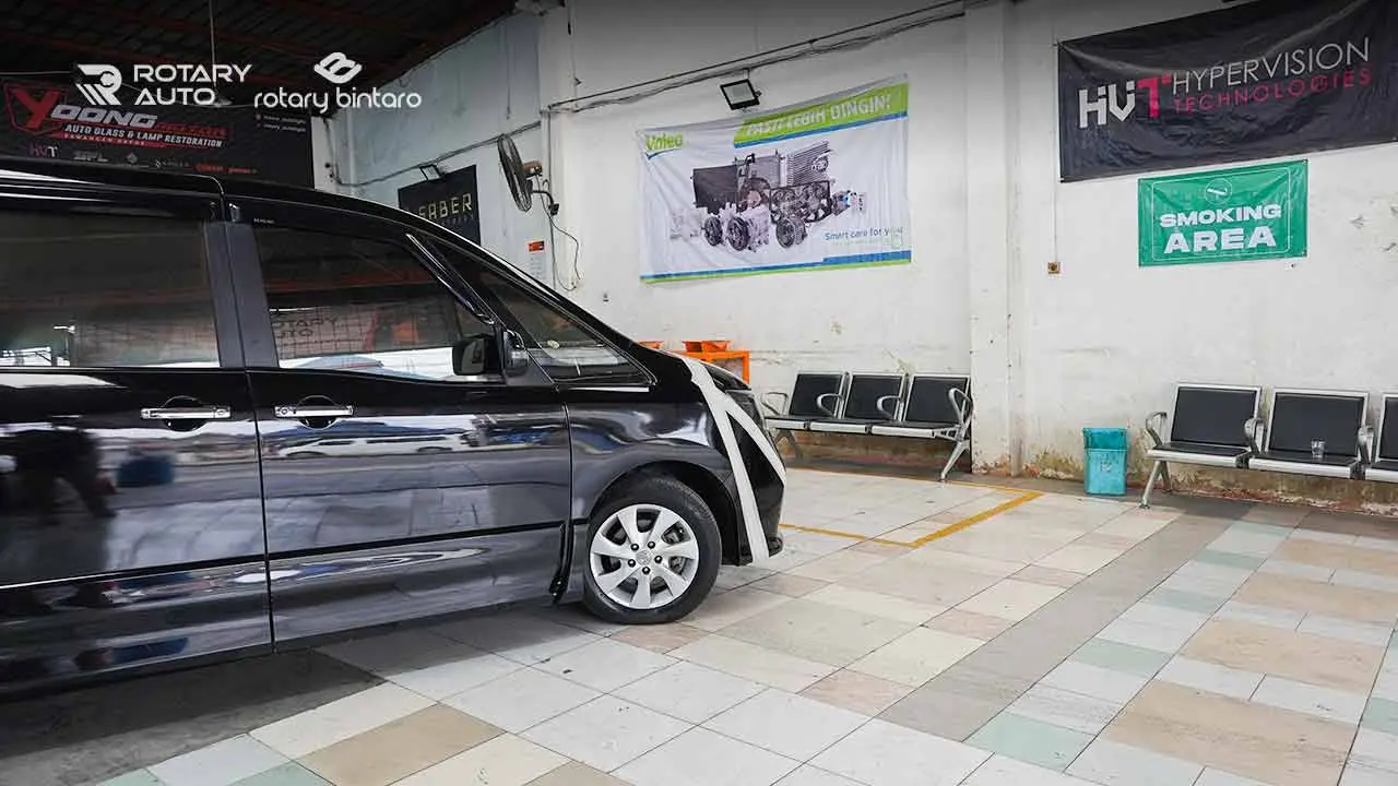 Poles Lampu Mobil Terdekat