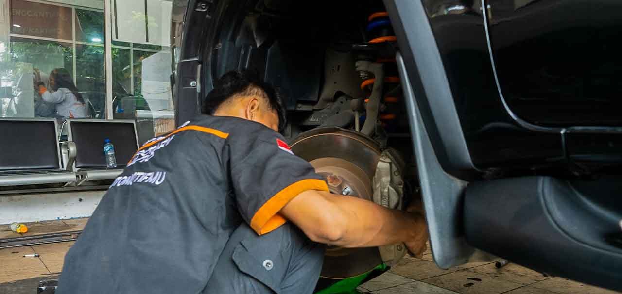 Proses Perbaikan Kaki-Kaki di Bengkel Rotary Auto