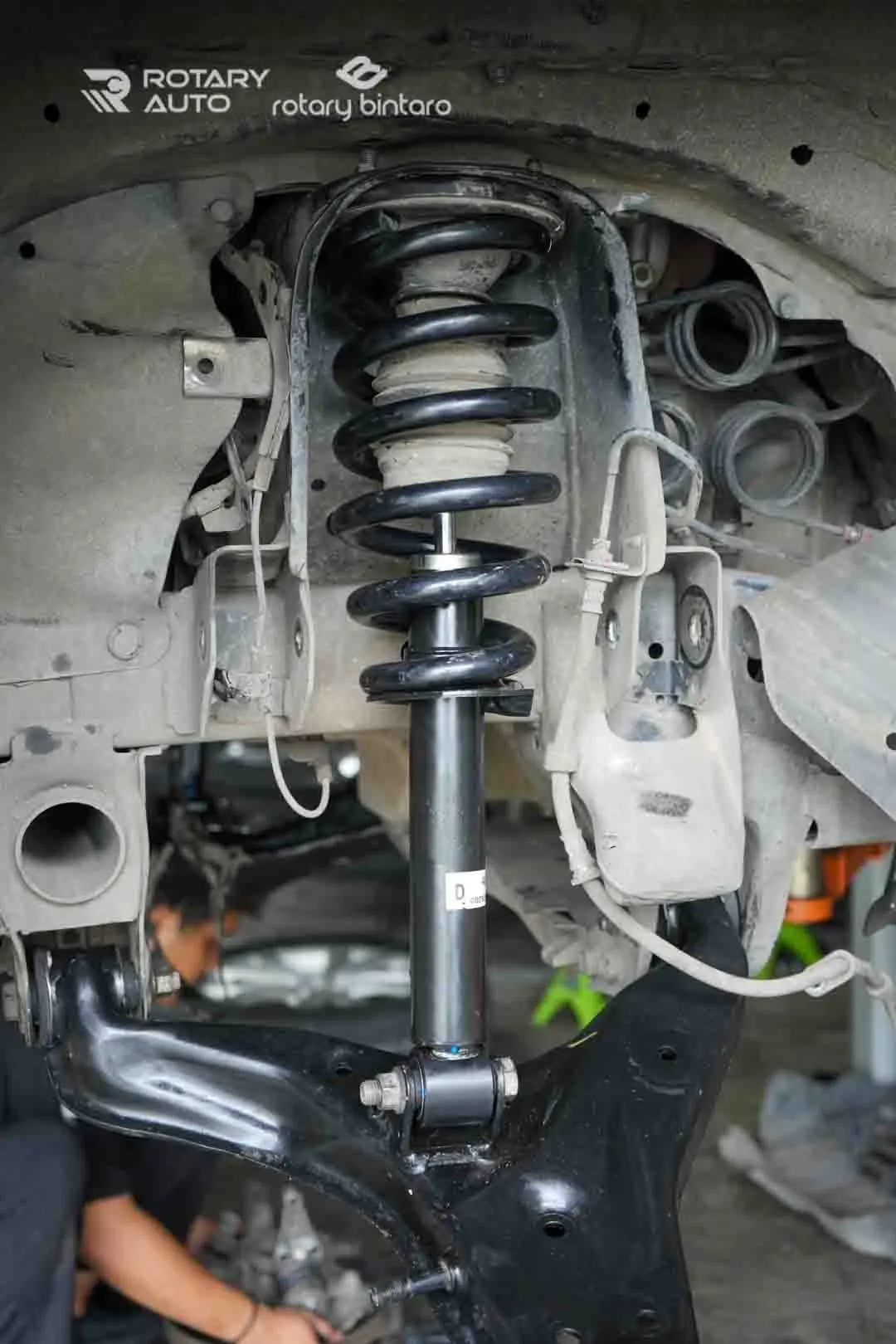 Shock depan mobil (2)