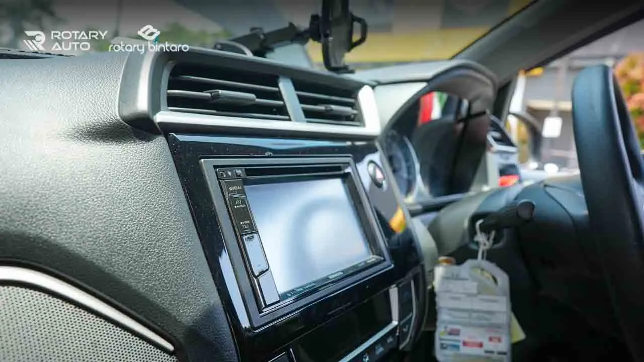 Dashboard mobil tetap panas meski AC menyala