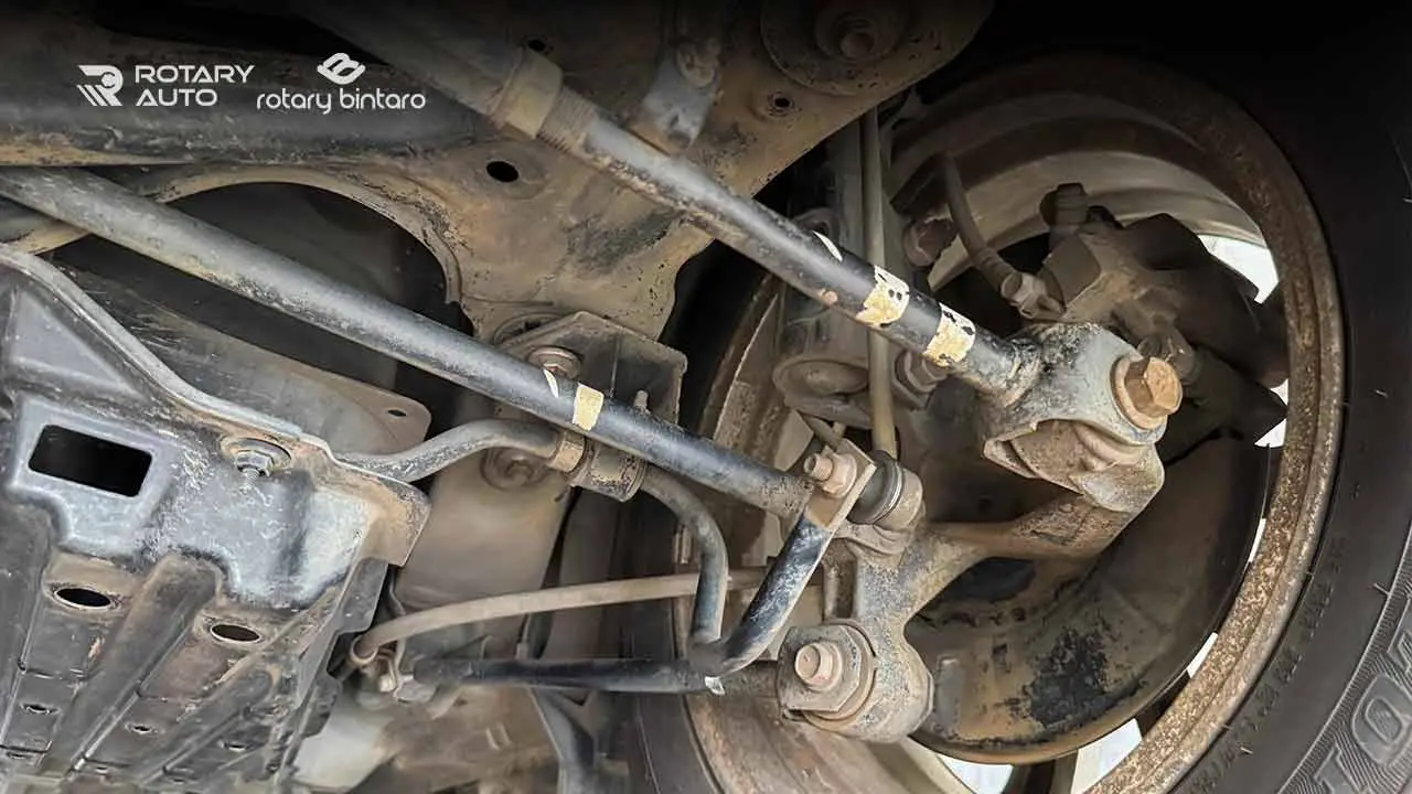 abu vulkanik pada kaki-kaki mobil