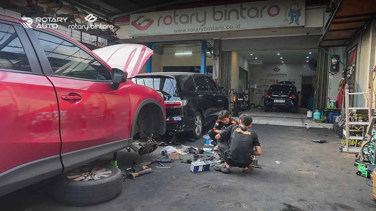 Pelayanan servis kaki-kaki mobil di Rotary Auto Ciledug