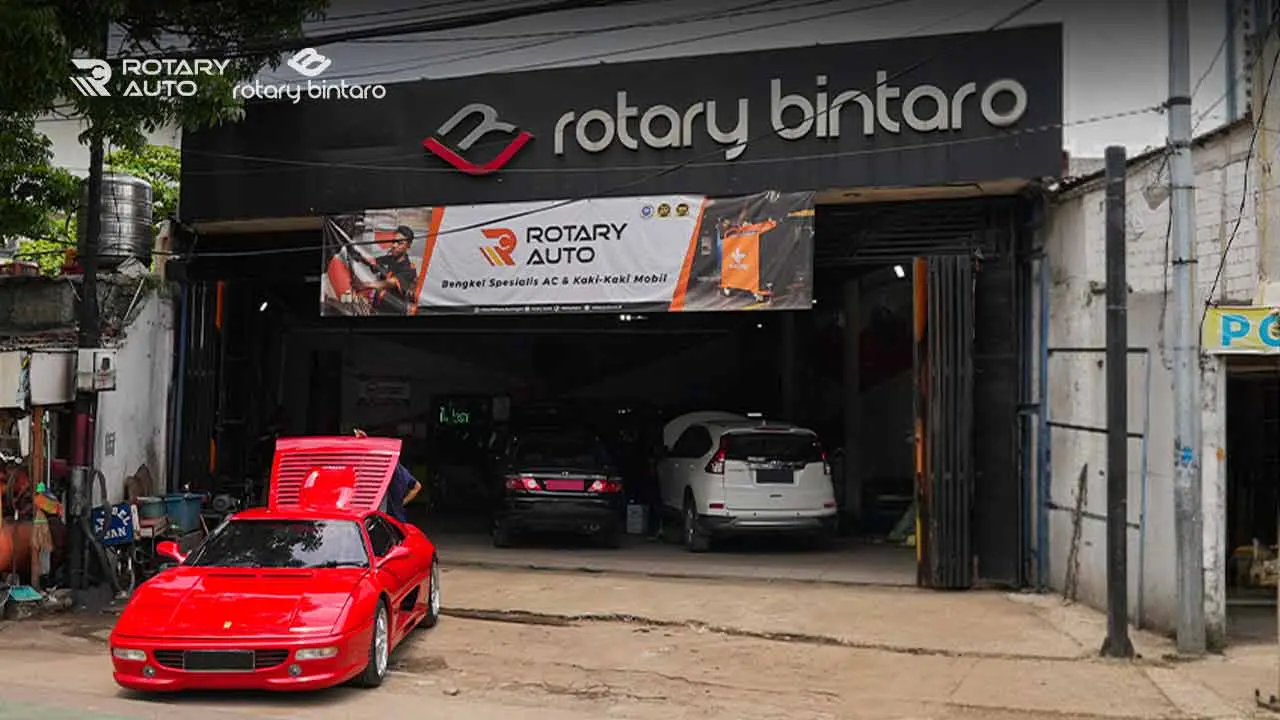 Foto bengkel milik Rotary Auto Kuningan dari Jalan Raya